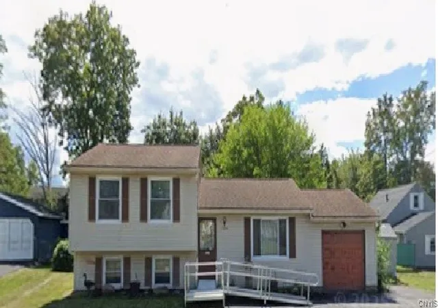 Homes for sale in Clay, NY | 7408 Muench Rd, Clay, NY 13088 | MLS# S1694229