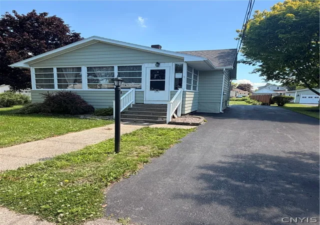 Homes for sale in Oneida, NY | 311 Sayles St, Oneida, NY 13421 | MLS# S1694436
