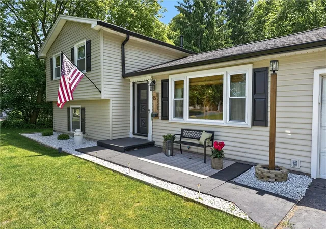 Homes for sale in Perinton, NY | 15 White Oak Ln, Perinton, NY 14450 | MLS# R1694669