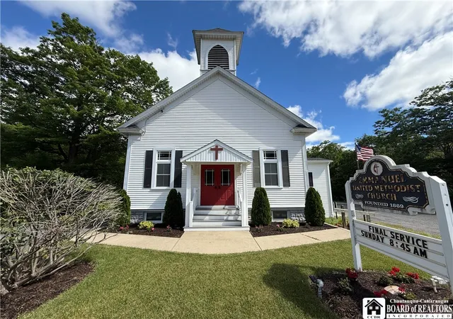 1st image of 7404 Ellicott Rd, Orchard Park, NY 14127 | MLS# R1694032