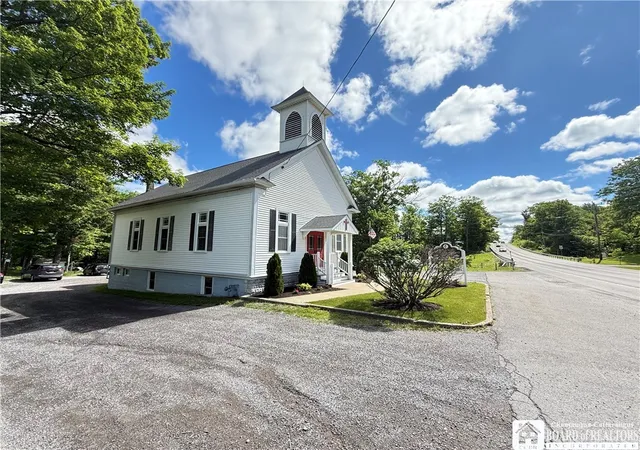 3rd image of 7404 Ellicott Rd, Orchard Park, NY 14127 | MLS# R1694032