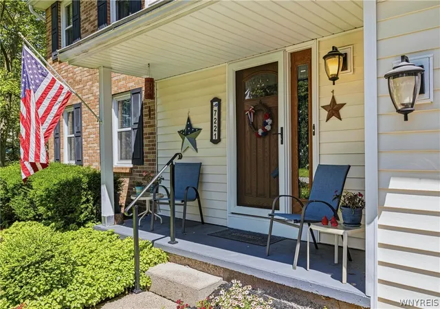 Homes for sale in Lockport Town, NY | 7221 Woodhaven Dr, Lockport Town, NY 14094 | MLS# B1694592