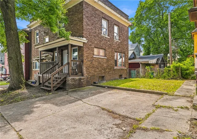 Listing Photo 4 - Condo for sale in building located at 328 Fry Ave, Niagara Falls, NY 14301