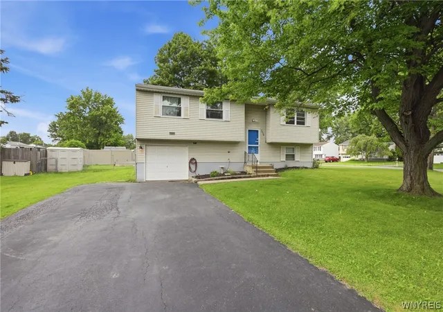 3rd image of 7024 Academy Ln, Lockport Town, NY 14094 | MLS# B1694208