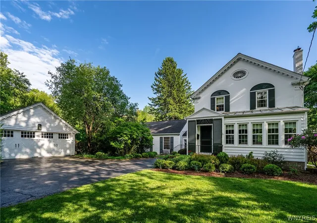 2nd image of 861 Chestnut Hill Rd, East Aurora, NY 14052 | MLS# B1694216