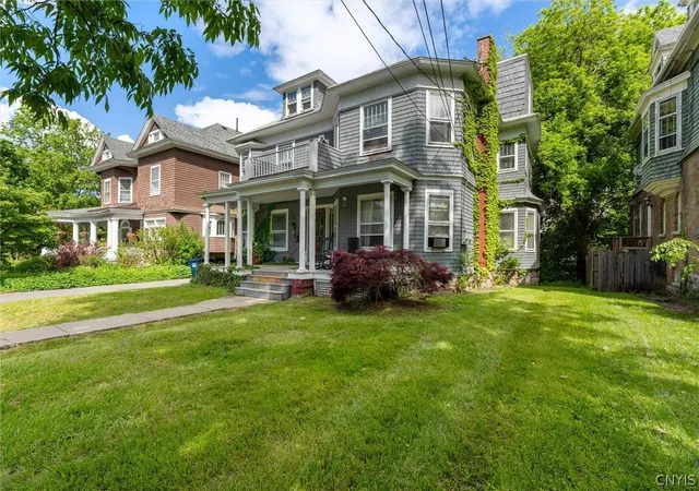 2nd image of 303 Highland Ave, Syracuse, NY 13203 | MLS# S1694447