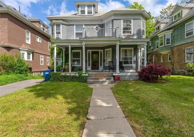 3rd image of 303 Highland Ave, Syracuse, NY 13203 | MLS# S1694447