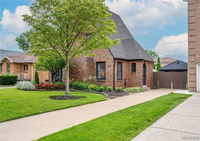 Photo 2 of Sale Pending at 77 Lowell Rd, Buffalo, NY 14217 | MLS# B1694286 | Listing updated on 2026-07-15