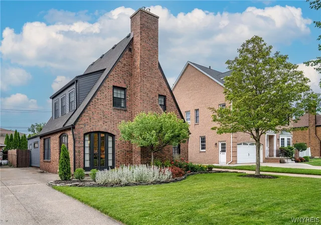 Photo 3 of Sale Pending at 77 Lowell Rd, Buffalo, NY 14217 | MLS# B1694286 | Listing updated on 2026-07-15