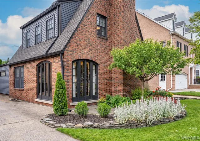 Photo 3 of Sale Pending at 77 Lowell Rd, Buffalo, NY 14217 | MLS# B1694286 | Listing updated on 2026-07-15