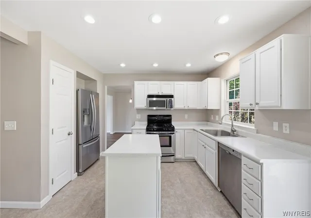 Photo 4 of Sale Pending at 2178 Fox Chase Rd, Lakeview, NY 14085 | MLS# B1694497 | Listing updated on 2026-07-22