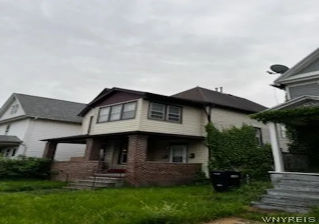 1st image of 542 10th St, Niagara Falls, NY 14301 | MLS# B1694051
