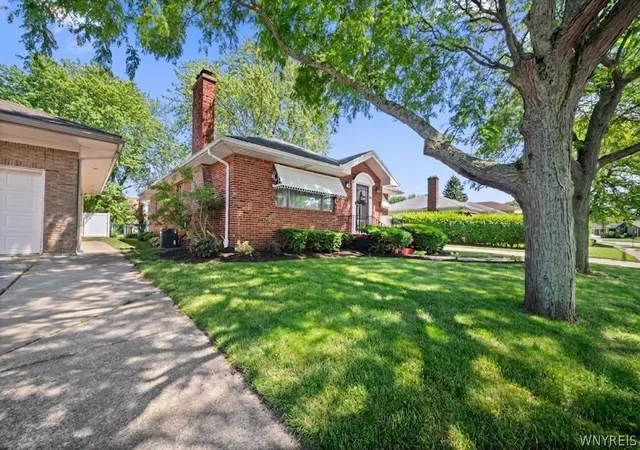 Homes for sale in Cheektowaga, NY | 35 Calderwood Dr, Cheektowaga, NY 14215 | MLS# B1694408