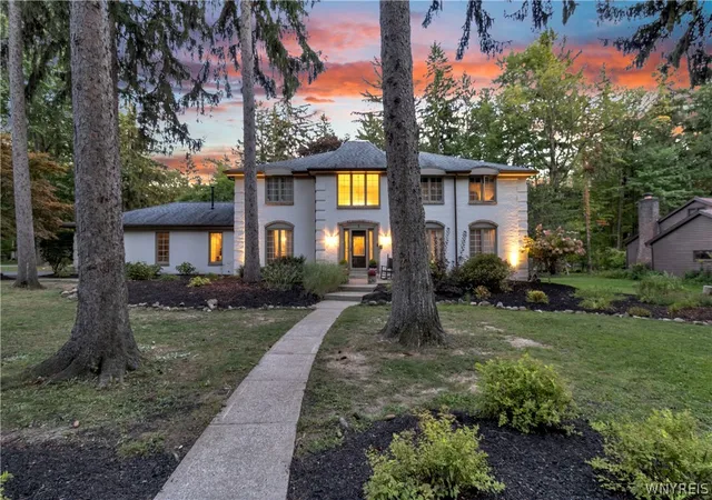 1st image of 5 Greenwood Dr, Orchard Park, NY 14127 | MLS# B1694533