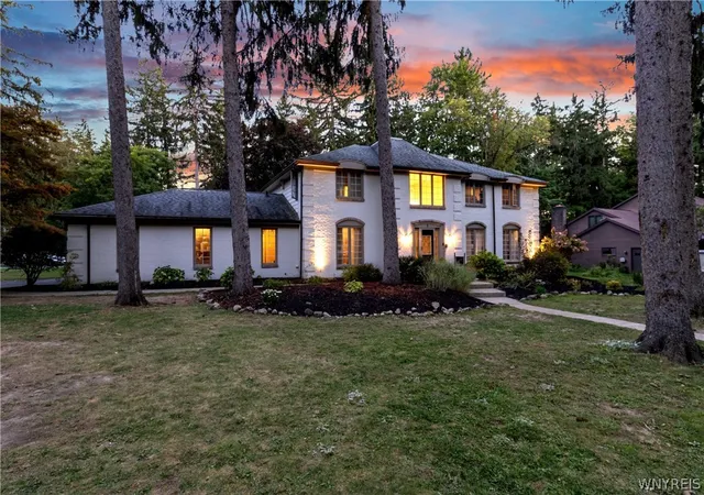2nd image of 5 Greenwood Dr, Orchard Park, NY 14127 | MLS# B1694533