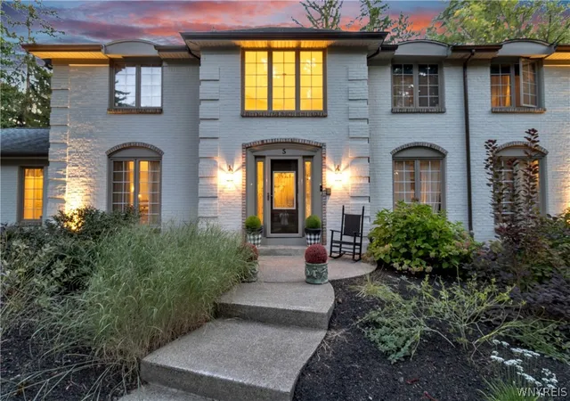 3rd image of 5 Greenwood Dr, Orchard Park, NY 14127 | MLS# B1694533