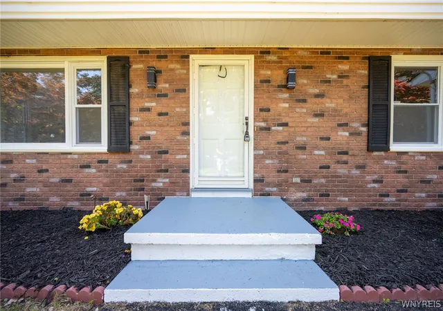 5th image of 7124 Ridgewood Dr, Lockport, NY 14094 | MLS# B1694583