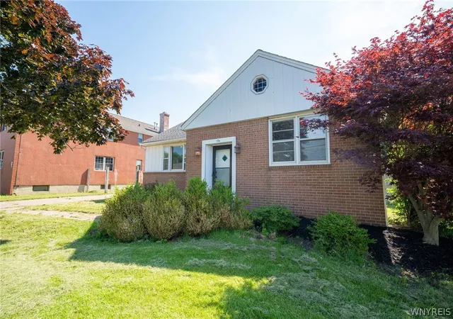 Photo 3 of Sale Pending at 136 Colton Ave, Buffalo, NY 14218 | MLS# B1694619 | Listing updated on 2026-07-27