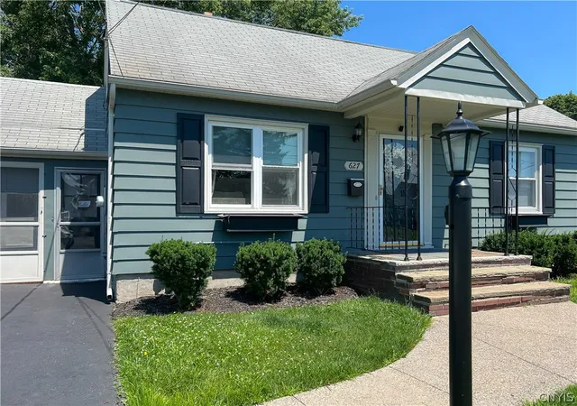 2nd image of 627 Delmar Pl, Syracuse, NY 13208 | MLS# S1694582