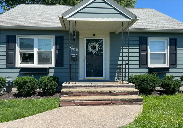 3rd image of 627 Delmar Pl, Syracuse, NY 13208 | MLS# S1694582