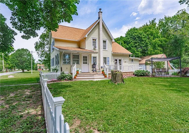Photo 3 of Sale Pending at 110 Center St, Lockport, NY 14094 | MLS# B1694749 | Listing updated on 2026-07-22