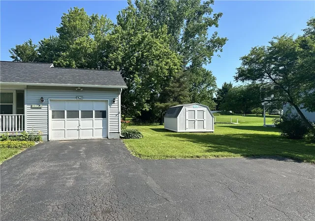 Homes for sale in Hamlin, NY | 1425 Brookedge Dr, Hamlin, NY 14464 | MLS# R1693174