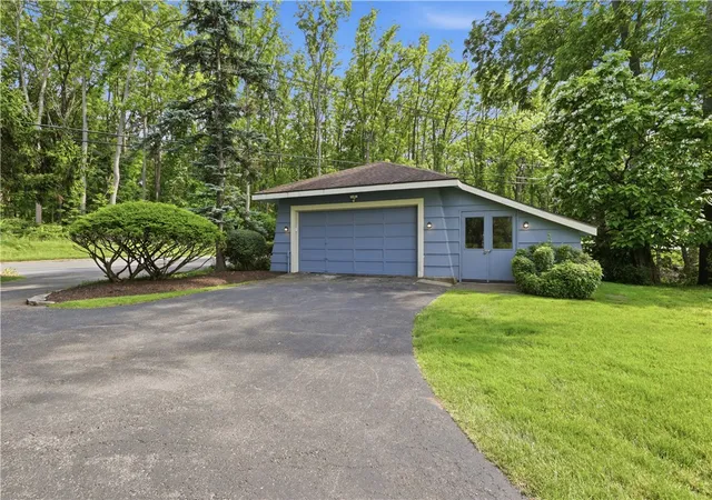 39th image of 930 Lake Rd, Webster, NY 14580 | MLS# R1694825
