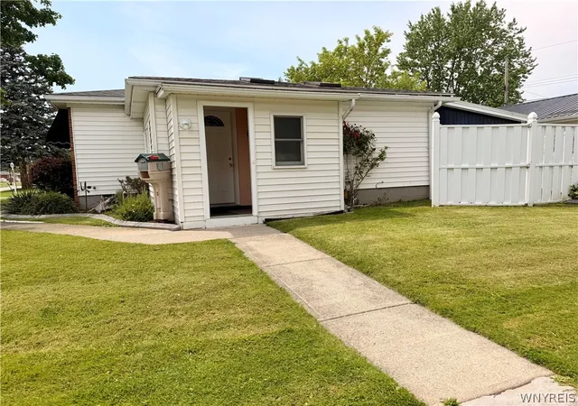 Homes for sale in Lackawanna, NY | 96 Della Dr, Lackawanna, NY 14218 | MLS# B1694728