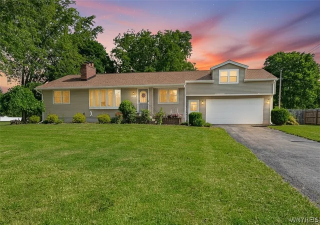 1st image of 5561 Ridge Rd, Lockport, NY 14094 | MLS# B1693519