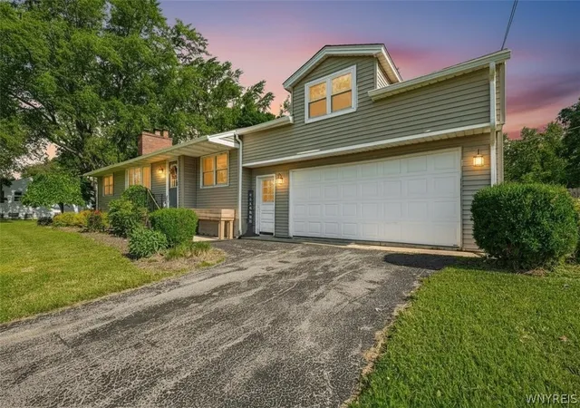 2nd image of 5561 Ridge Rd, Lockport, NY 14094 | MLS# B1693519