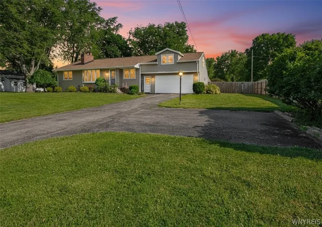 3rd image of 5561 Ridge Rd, Lockport, NY 14094 | MLS# B1693519