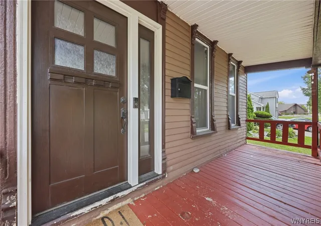 Photo 4 of Single family home for sale at 137 Waverly St, Buffalo, NY 14208 | MLS# B1694702 | Listing updated on 2026-08-01