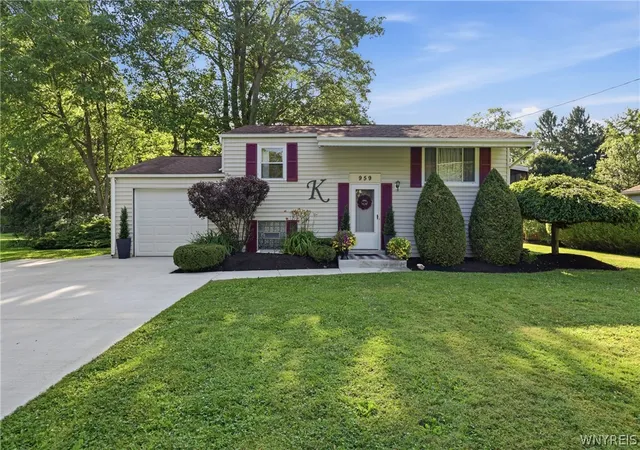 Homes for sale in Alden, NY | 959 Bonnie Lake Dr, Alden, NY 14004 | MLS# B1694814
