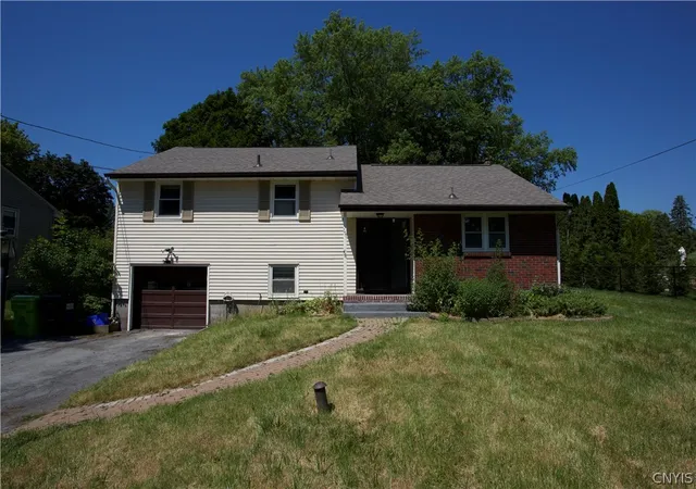 Photo 1 of Single family home for sale at 111 Pembrook Dr, Fayetteville, NY 13066 | MLS# S1694902 | Listing updated on 2026-08-04