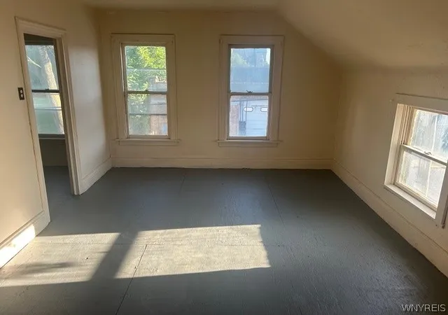 4th image of 14 Box Ave, Buffalo, NY 14211 | MLS# B1694911