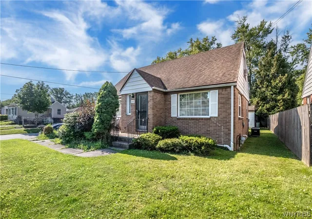 Homes for sale in Lancaster, NY | 2047 Como Park Blvd, Lancaster, NY 14086 | MLS# B1694860