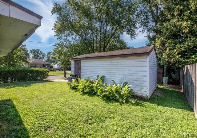 Homes for sale in Lancaster, NY | 2047 Como Park Blvd, Lancaster, NY 14086 | MLS# B1694860