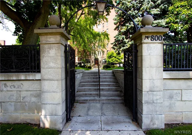 2nd image of 800 W Ferry St #1C, Buffalo, NY 14222 | MLS# B1694732