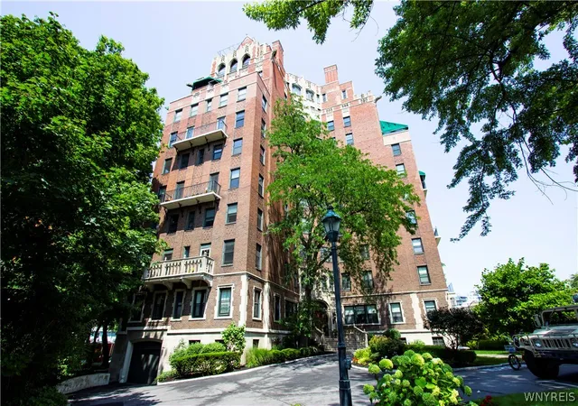 49th image of 800 W Ferry St #1C, Buffalo, NY 14222 | MLS# B1694732