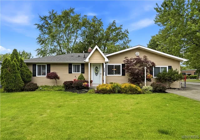 1st image of 158 Pryor Ave, Tonawanda, NY 14150 | MLS# B1694912