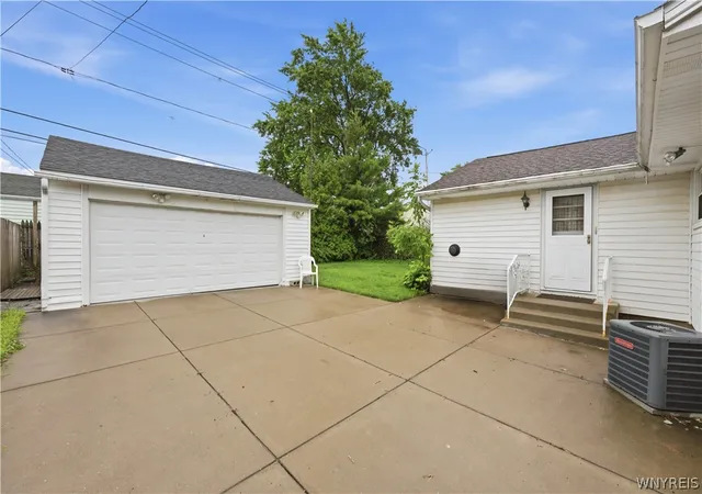 28th image of 137 Cornwall Ave, Tonawanda, NY 14150 | MLS# B1694788