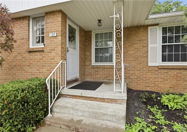3rd image of 137 Cornwall Ave, Tonawanda, NY 14150 | MLS# B1694788