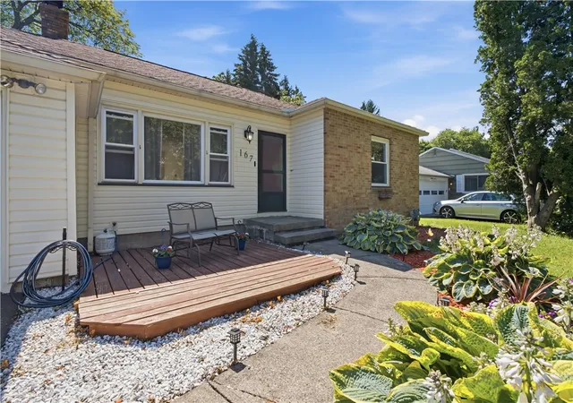 Homes for sale in Greece, NY | 167 Ridgemont Dr, Greece, NY 14626 | MLS# R1694844