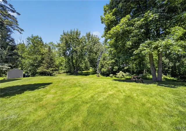 44th image of 6310 Yulewood Cir, Cicero, NY 13039 | MLS# S1694878