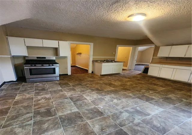 Listing Photo 2 - Condo for sale in building located at 2 Hollister St, Rochester, NY 14605 - Unit #