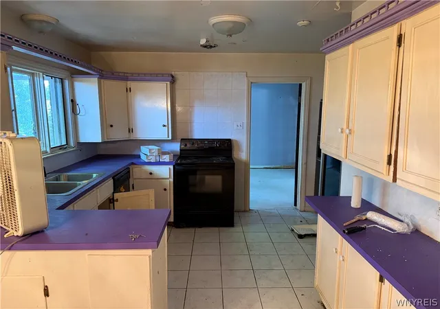 Photo 3 of Sale Pending at 4715 Lewiston Rd, Niagara Falls, NY 14305 | MLS# B1694594 | Listing updated on 2026-07-18