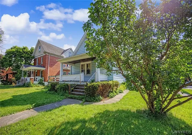 Photo 3 of Single family home for sale at 457 27th Street, Niagara Falls, NY 14303 | MLS# B1694663 | Listing updated on 2026-06-30