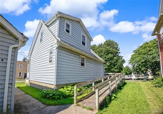 Photo 4 of Single family home for sale at 457 27th Street, Niagara Falls, NY 14303 | MLS# B1694663 | Listing updated on 2026-06-30