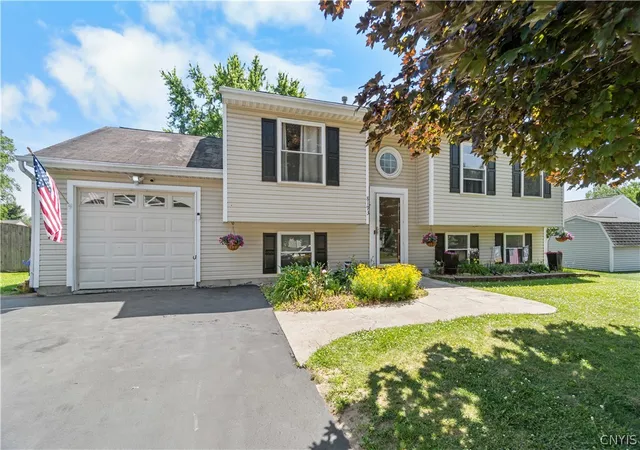 Photo 3 of Single family home for sale at 8193 Rizzo Dr, Clay, NY 13041 | MLS# S1695069 | Listing updated on 2026-07-20