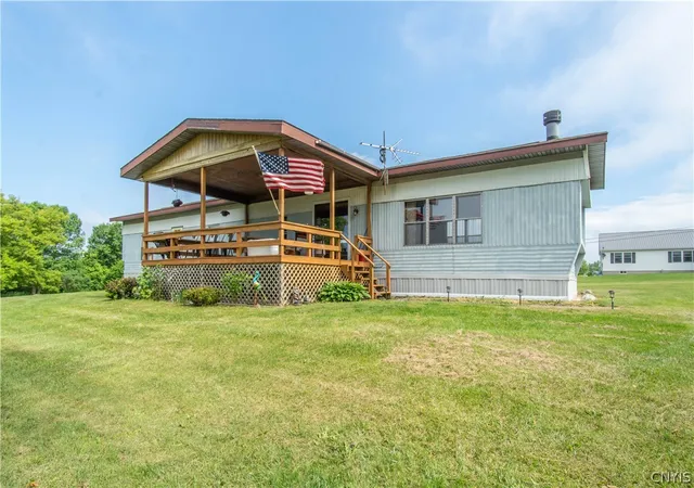 Homes for sale in Cape Vincent, NY | 2151 Bates Rd, Cape Vincent, NY 13618 | MLS# S1694337